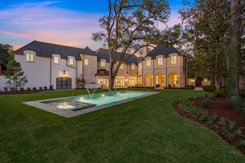 The magnificent back garden at 2445 Pine Valley Court. (Photo by Sonya Bertolino)