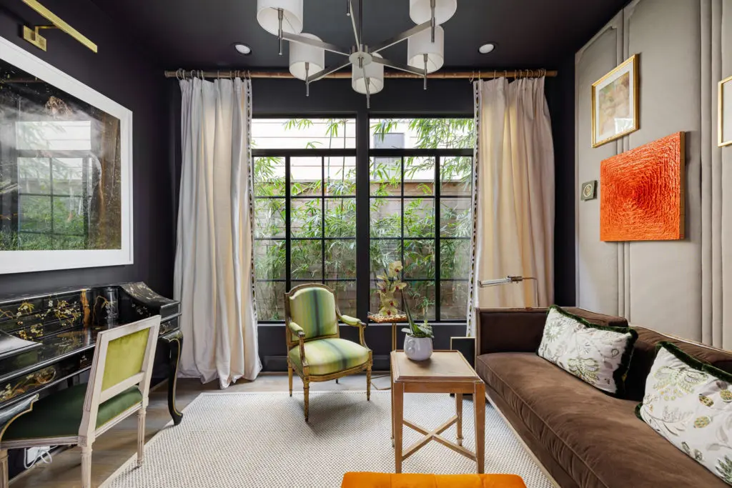 The intimate study at 1919 Elmen St. in Houston. (Photo by JG Photography)