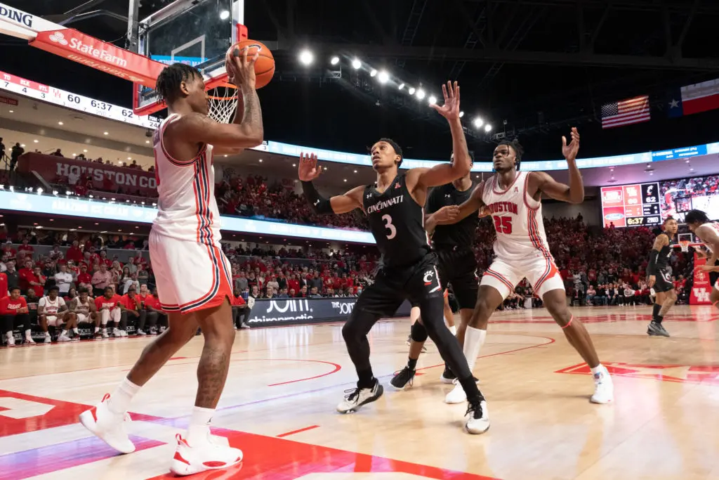 University of Houston guard Marcus Sasser knows looking for freshman forward Jarace Walker on the inbounds is a good idea. (Photo by F. Carter Smith)