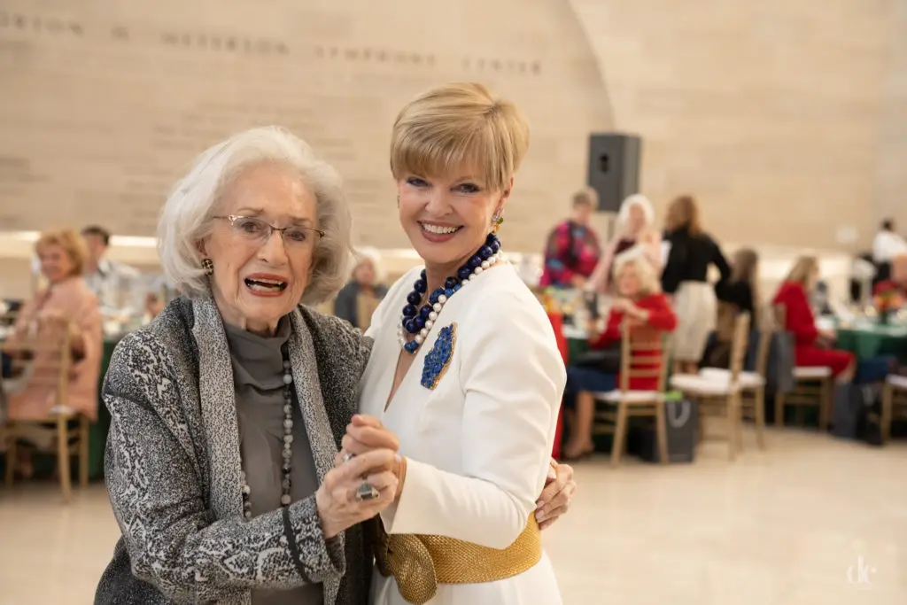 Ramona Jones, Donna Arp Weitzman, President KidneyTexas, Inc. (Photo by Danny Campbell, Thomas Garza, Rob Wythe/Wythe Portrait Studio)