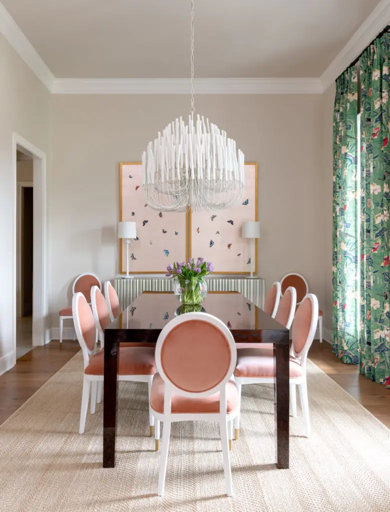 Ferguson sourced a custom burl, high-gloss dining table made by Mirak Furniture of Houston. (Photo by Michael Hunter)