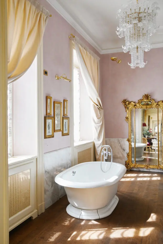 A Grand Junior Suite bathroom in the Villa (photo by Stefan Giftthaler)