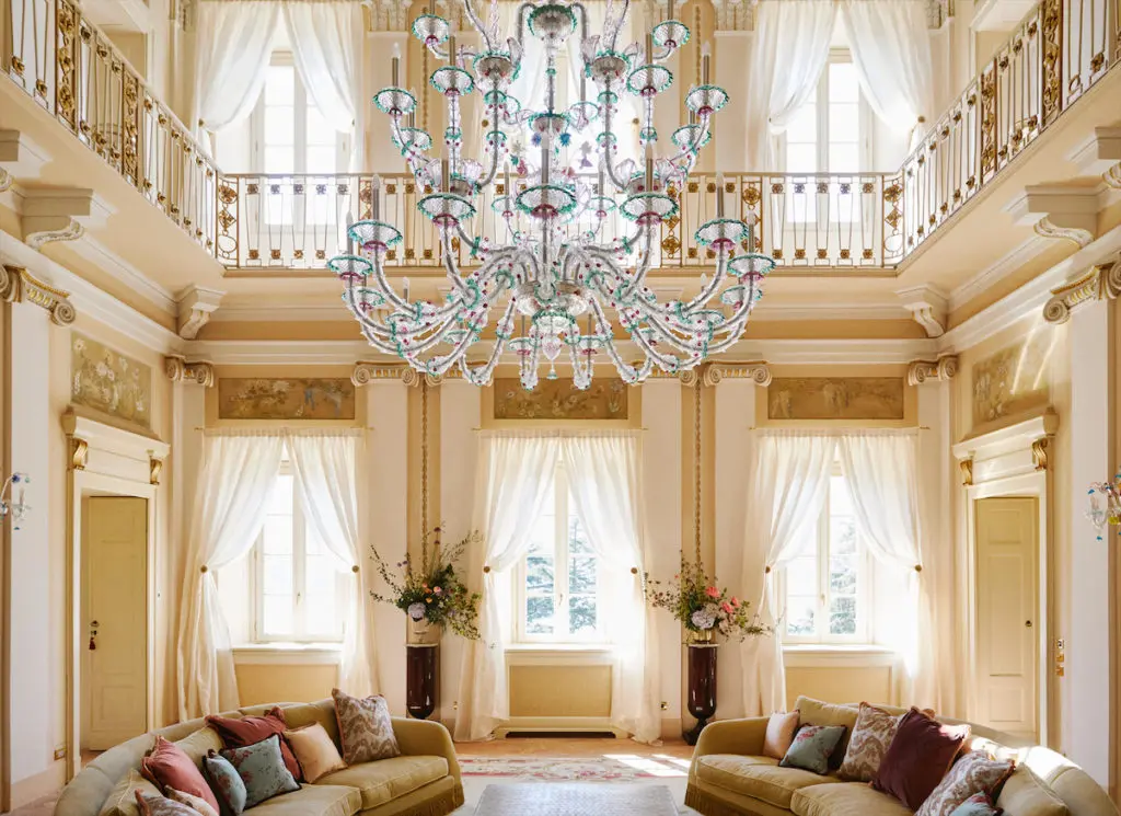 Suite Bellini in the Villa with lake view Sala della Musica lounge area (photo by Stefan Giftthaler)