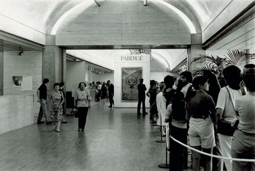 Kimbell Art Museum line for Membership, 1982 (Photo courtesy of Kimbell Art Museum)