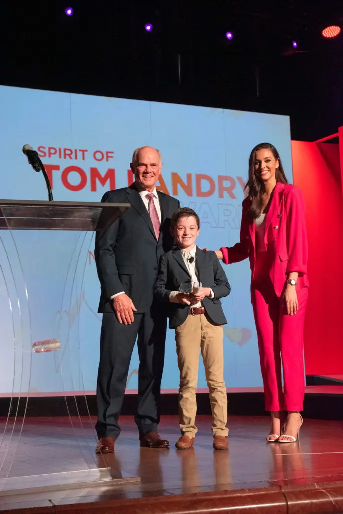 Tom Landry, Jr., Spirit of Tom Landry Award recipient Max Hinojosa, emcee Hanna Battah (Photo by Tamytha Cameron)