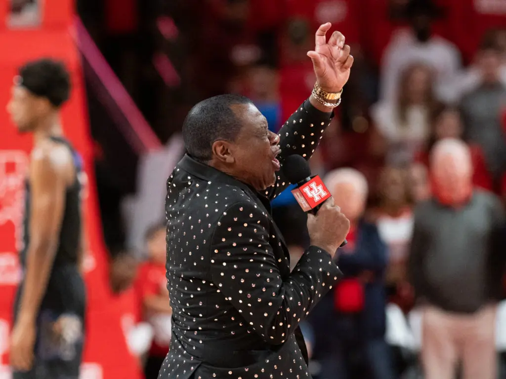 Rockets great Calvin Murphy brought plenty of enthusiasm to the Whose House? Coogs House chant. (Photo by F. Carter Smith)