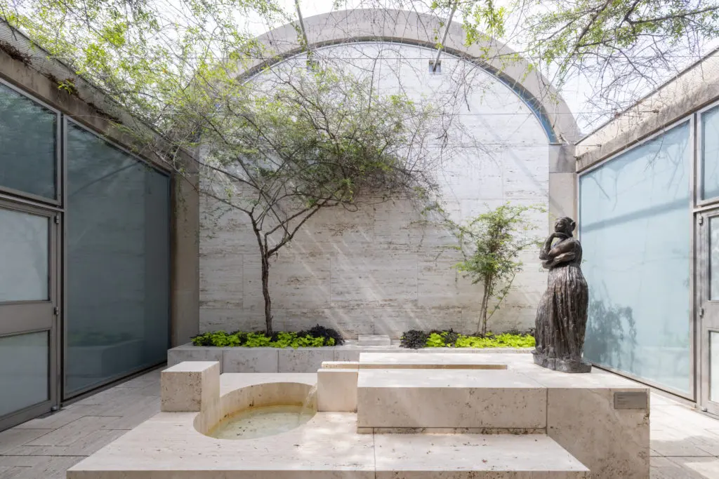 Kimbell Art Museum, Penelope courtyard (Photo By Iwan Baan)