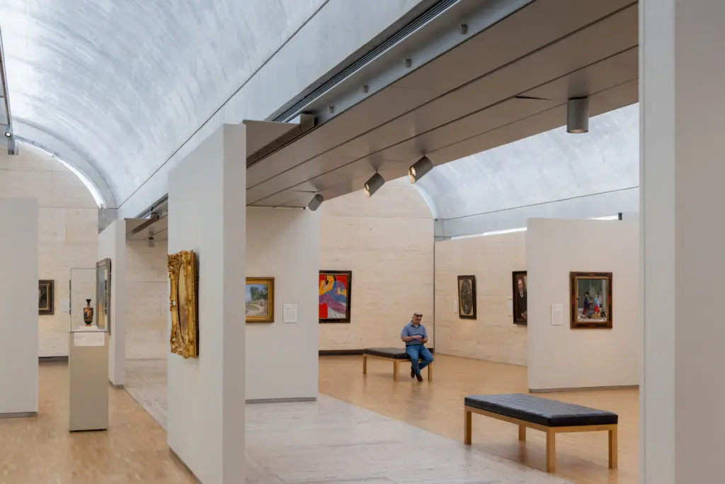 Exhibition in the Kimbell Art Museum (Photo By Iwan Baan)