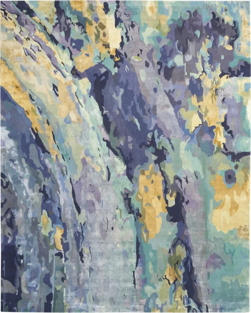 Royal tones with a splash of gold lighten up the room in this design from London Grey Rugs.