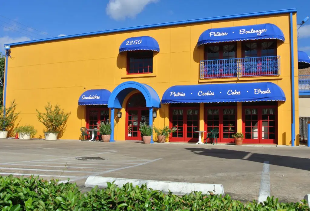 A photo of the French Gourmet Bakery on Westheimer Road before its recent renovation.  (Photo by Jenn Duncan)