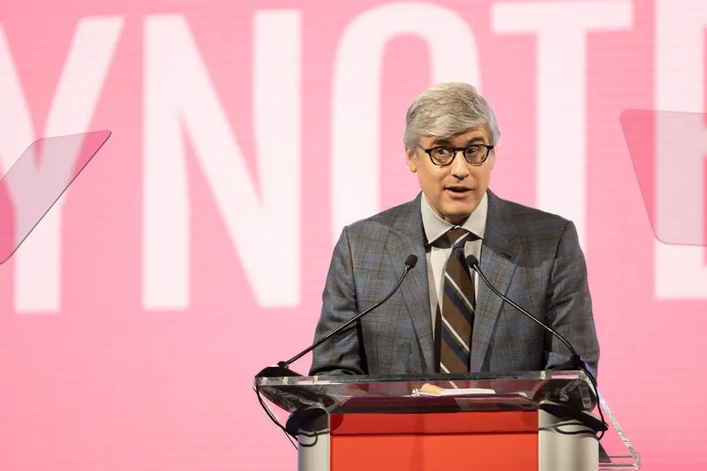 CBS Morning Star Gives Fort Worth Love, Makes a Few Digs at Dallas — Mo Rocca Is All In On Cowtown’s Growing Riches