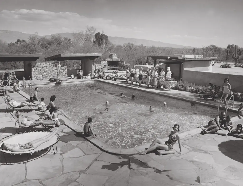 Double U Dude Ranch Pool (circle 1950s) in Tucson, Arizona. (Courtesy of Frashers Fotos Collection & Pomona Public Library, Pomona, California) 