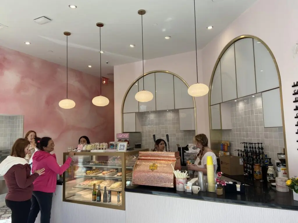 Kendra Scott's new Woodlands store is trying something different, shaking up the shopping scene with a full cafe with coffee, craft beer, wine, treats and more. (Courtesy Visit The Woodlands)