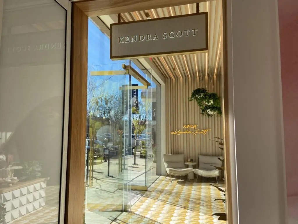 The Woodlands’ Kendra Scott Store Brings Serious Cafe Perks — A Coffee, Craft Beer and Dessert Hangout Of Its Own