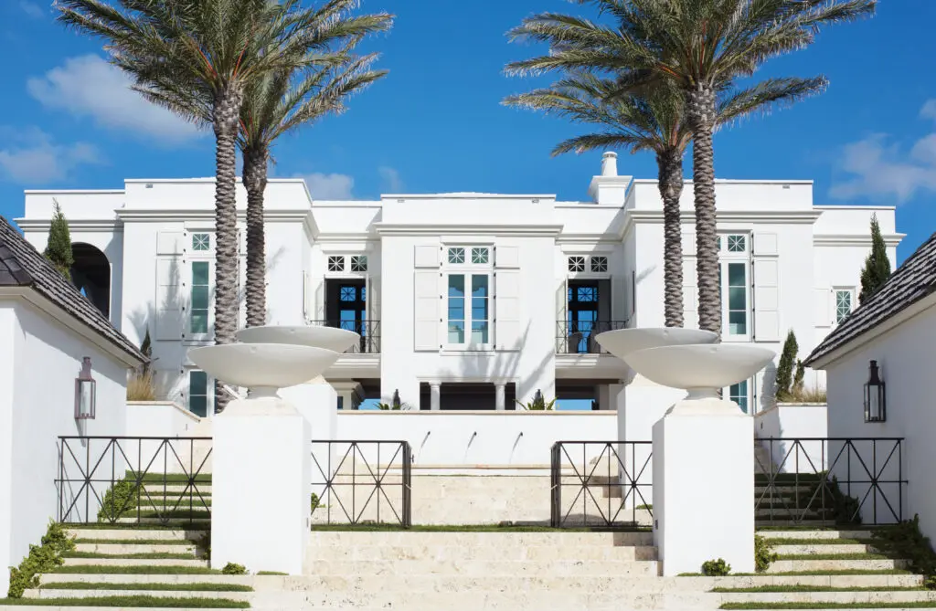A house in the Bahamas designed by McAlpine, is like an acropolis on a pedestal by the sea. (Photo by Simon Upton)