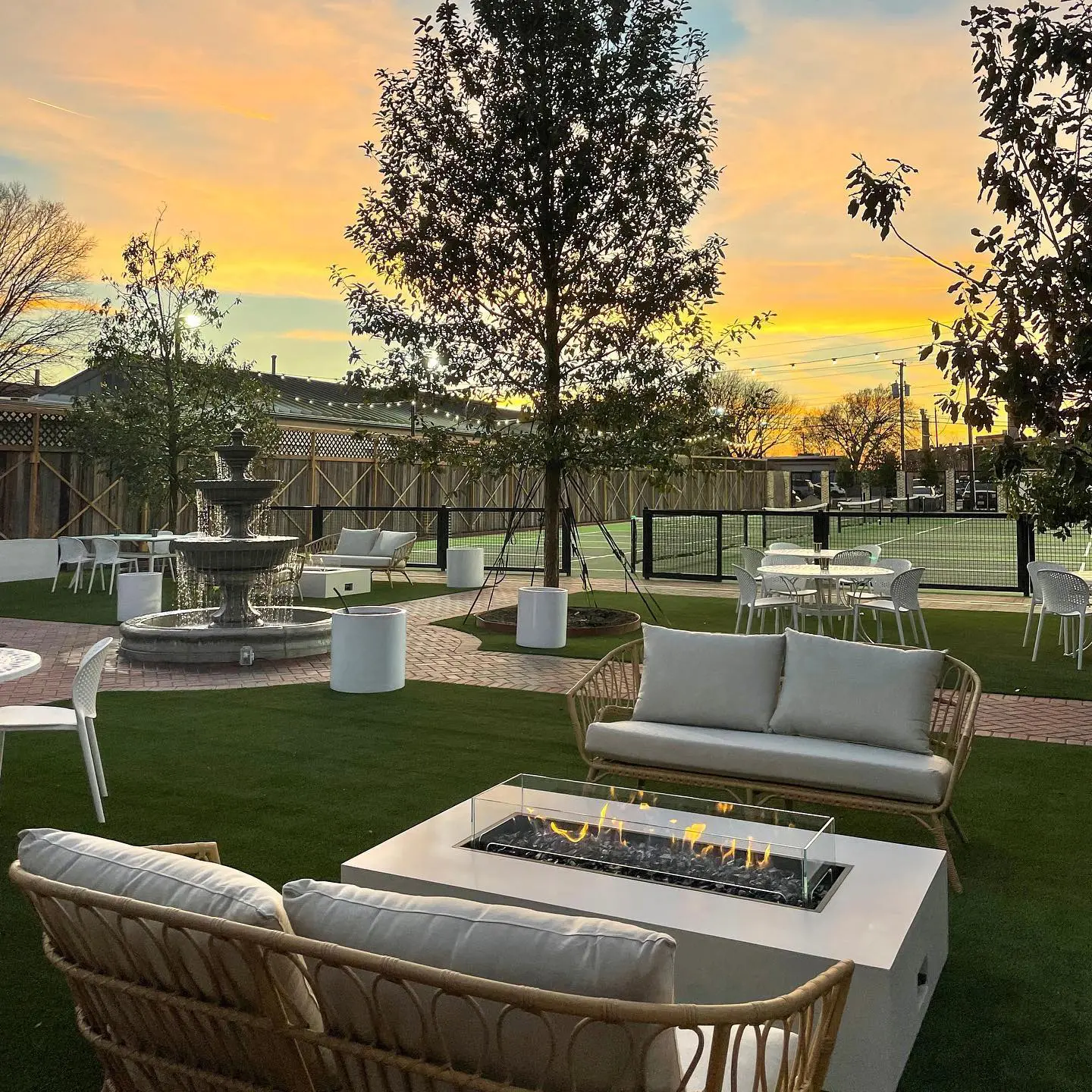 You don't have to be a player to enjoy the Fort Worth patio life at Courtside Kitchen.