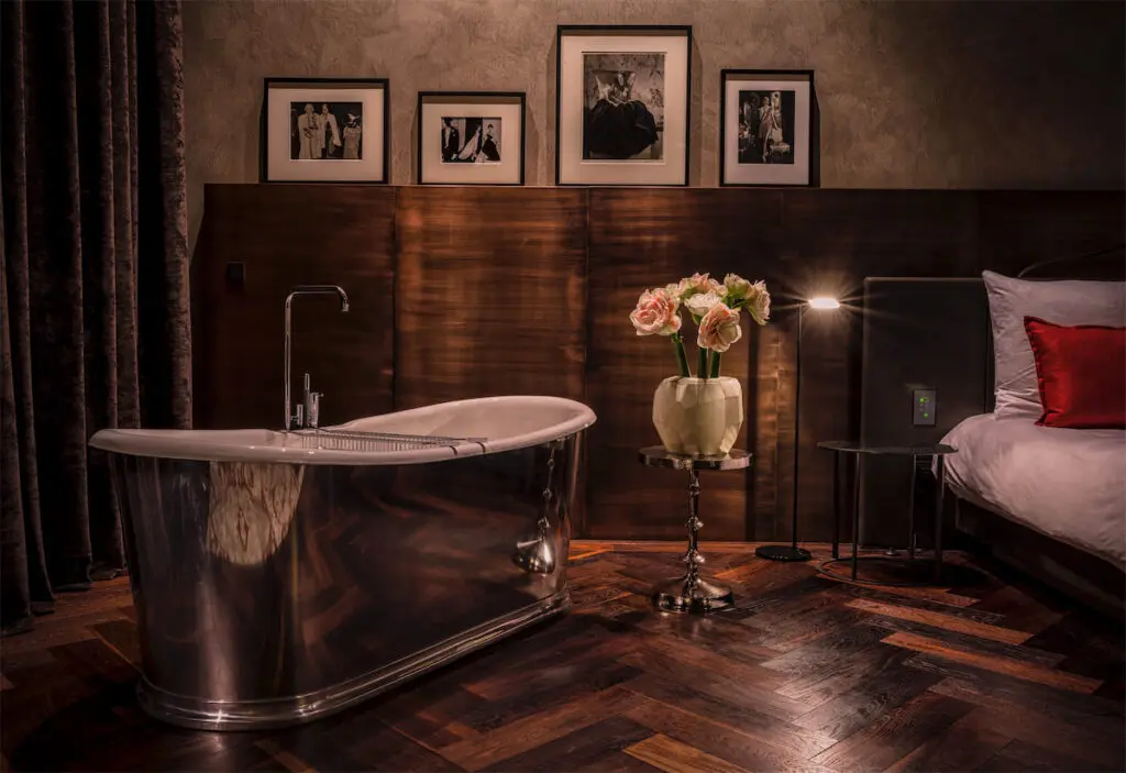 The Das Stue Suite has a stand-alone soaking tub. (Photo by Steve Herud)