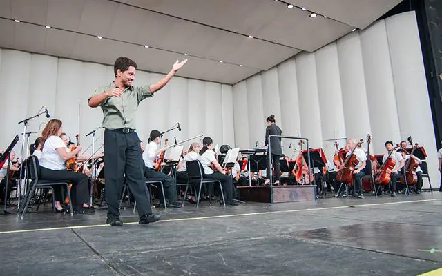 A music instructor for the engages a class as part of the Cynthia Woods Mitchell Pavilion Art Education programs . The Pavilion offers several arts education opportunities. Courtesy the Cynthia Woods Mitchell Pavilion