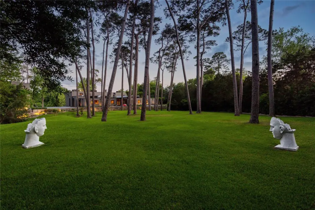 John and Becca Cason Thrash's house includes a great lawn with no artful touches. (Photo by Joe Bryant / Martha Turner Sotheby’s International Realty)