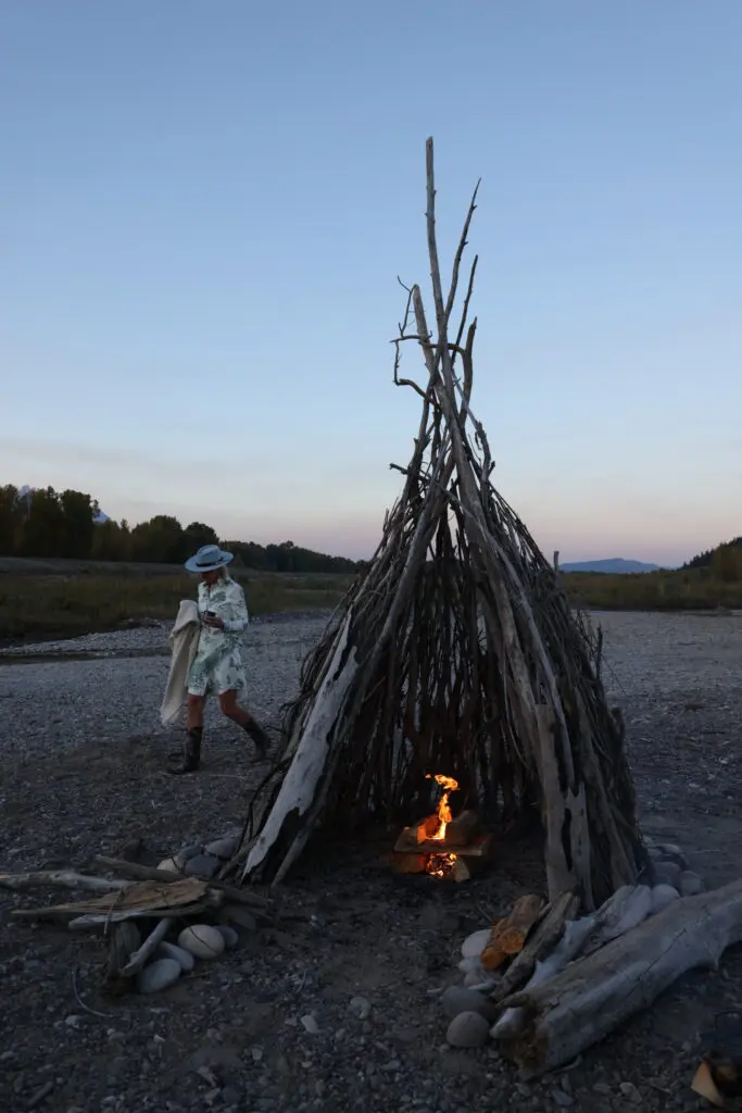 Nobody said bonfires have to be low-style. It was well worth it to tote out this 1960s pewter globe-shaped Hermès
ice bucket with antler-horn handle on top for the evening . . . it’s undoubtedly what Bond, James Bond, would do.
