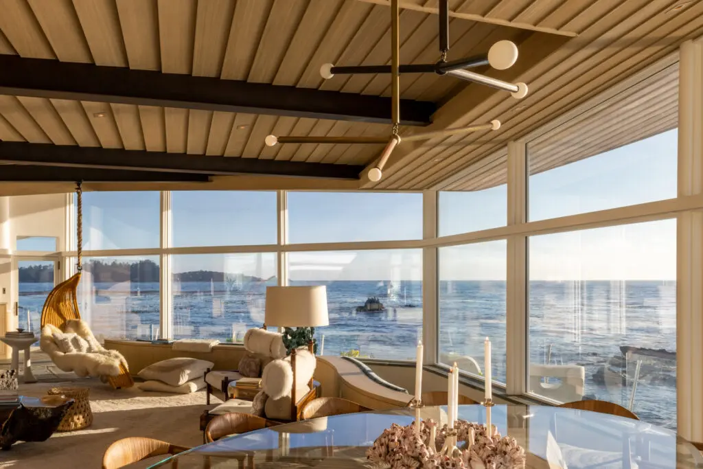 Maritime hues and motifs decorate the home. (Photo by Sherman Chu)