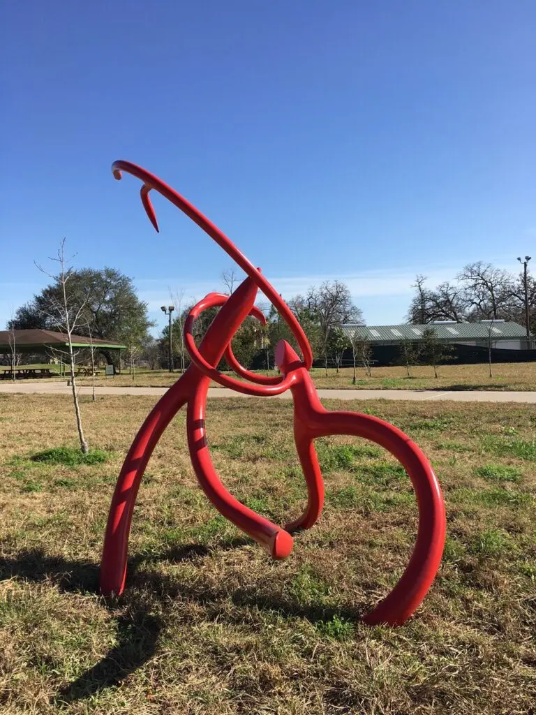 When the sun hits the "Dancing Steelroots" at a certain angle, their shadows make a calligraphy symbol on the ground! (Photo by Daisuke Shintani)
