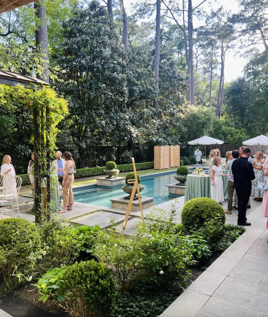 The Zorich residence perfectly set the tone for the chic soirée debuting The Avenue's new clothing line.
(Photo by Mia Bonner)