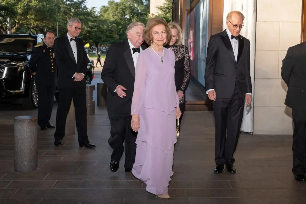 Queen Sofia of Spain arrives at the Museum of Fine Arts, Houston for the Queen Sofia Spanish Institute awards presentation, welcomed by MFAH director Gary Tinterow. (Photo by Daniel Ortiz)