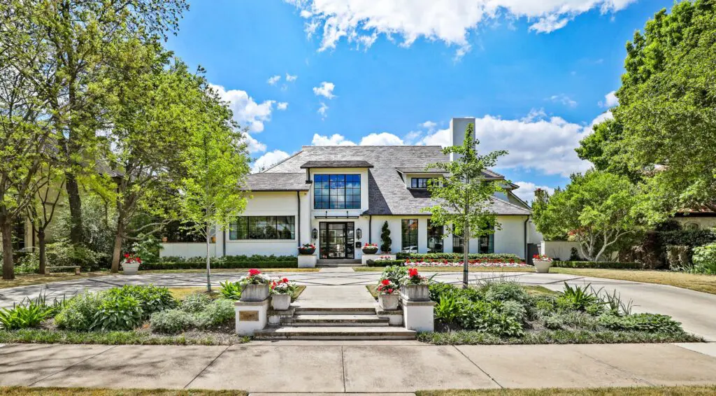 Welcome home to 3509 Crescent Avenue.