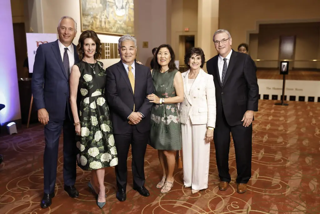 Chairs Bobby & Phoebe Tudor, Willie & Linda Chiang, Vicki & Bob Harvey at the United Way of Greater Houston 100th anniversary celebration. (Photo by Quy Tran)