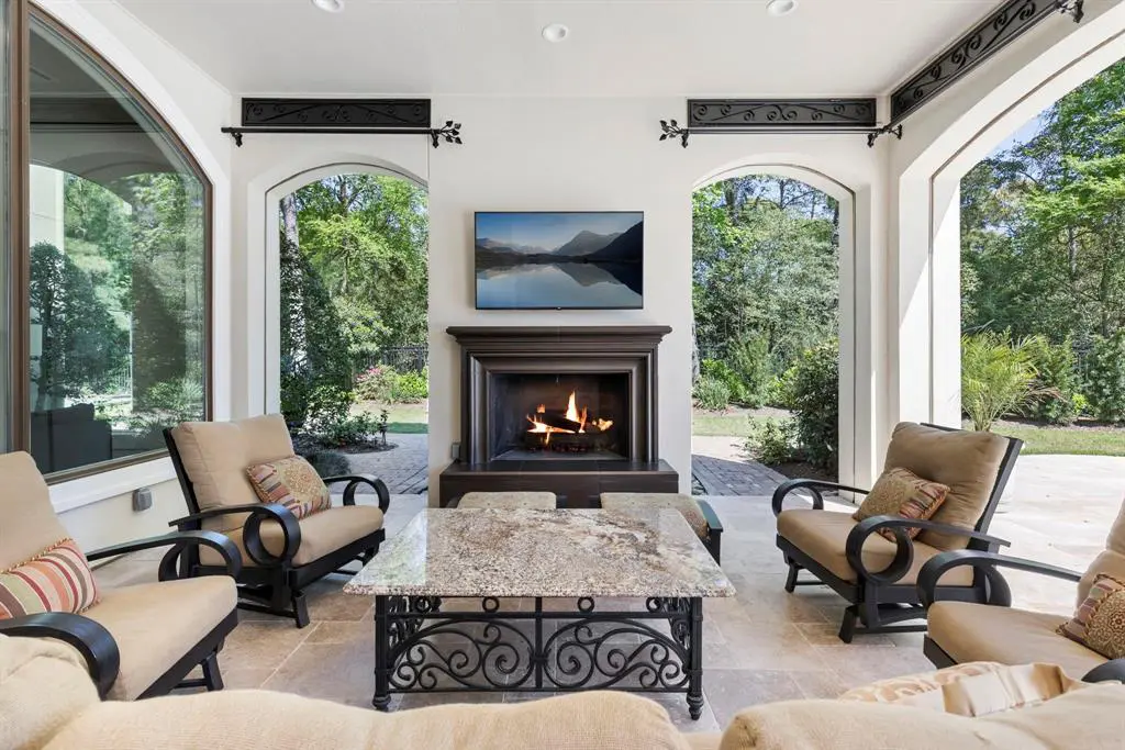The blissful décor at 6 Hepplewhite Way makes a tranquil retreat from the every day. 