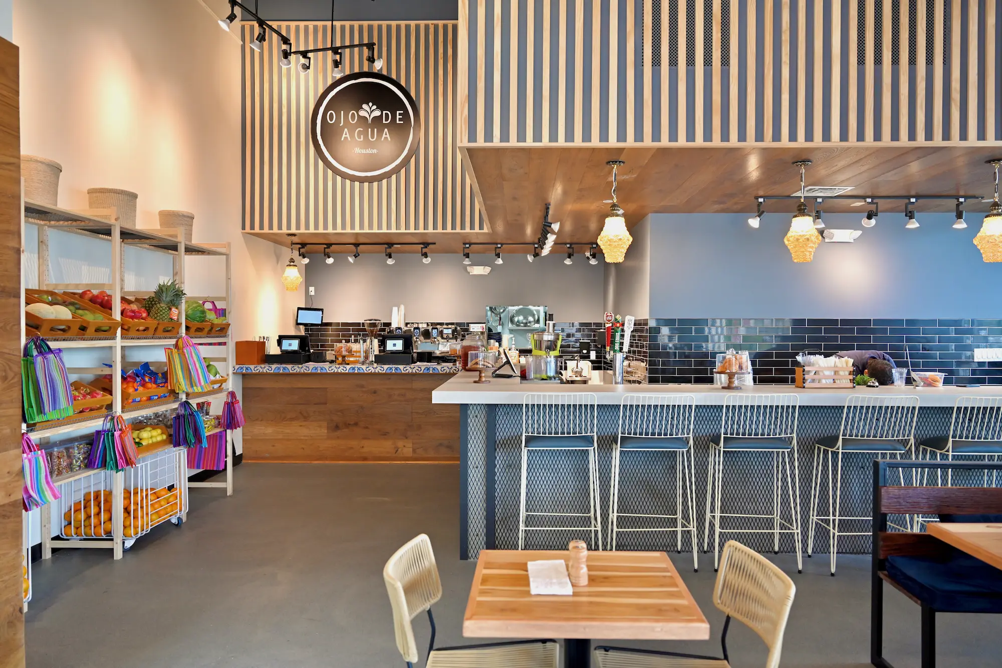 Ojo de Agua invites diners to place their order here at the counter and as it is freshly prepared a server will deliver it to their table. (Photo by Alex Montoya)
