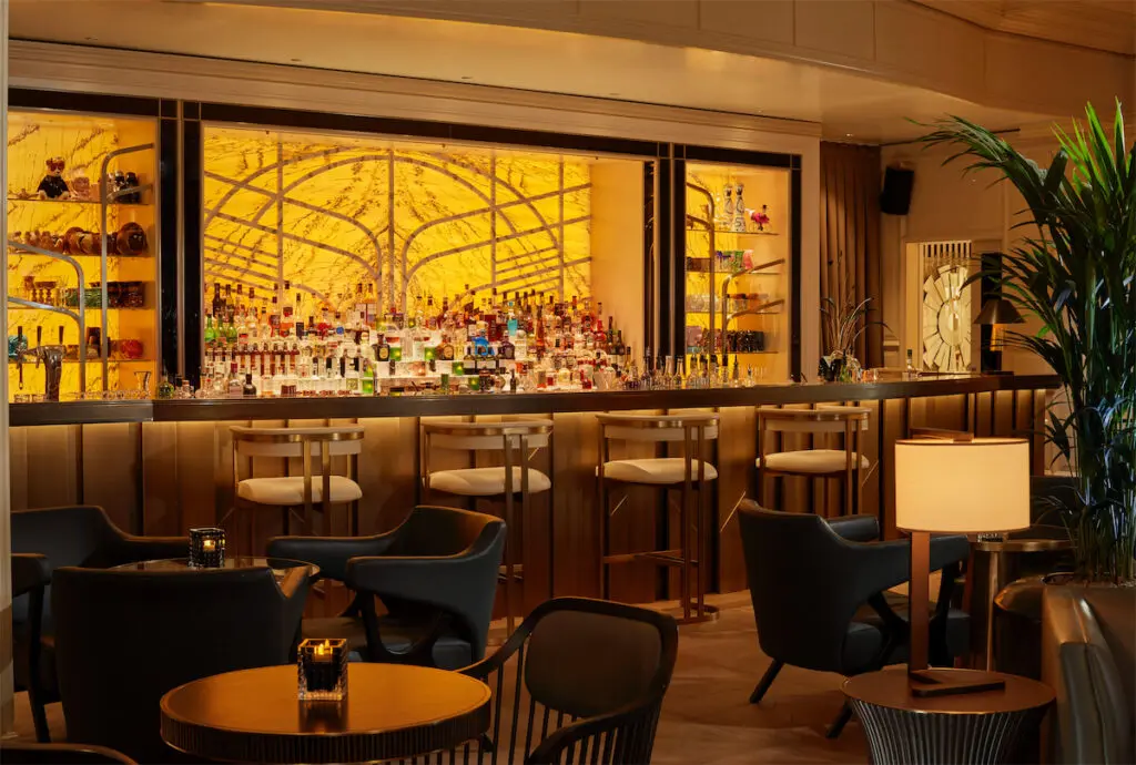 The Curtain Club channels the spirit of the roaring twenties with an extensive cocktail selection and live music on select days. (Photo by Matthew Shaw)