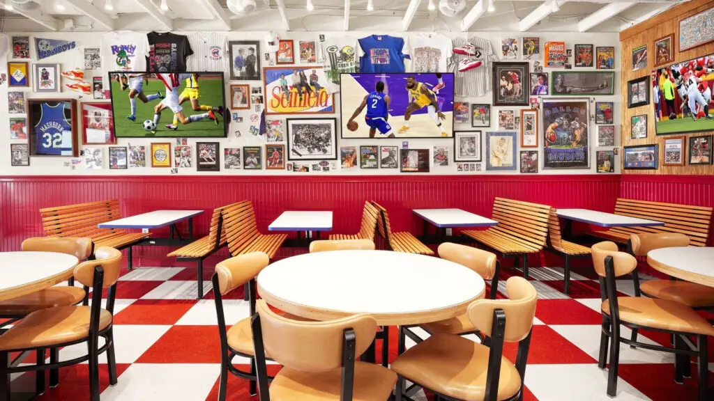 A European-Style Cocktail Bar in West Village, a ’90s Throwback Spot in Snider Plaza, and Another Bob’s Expansion