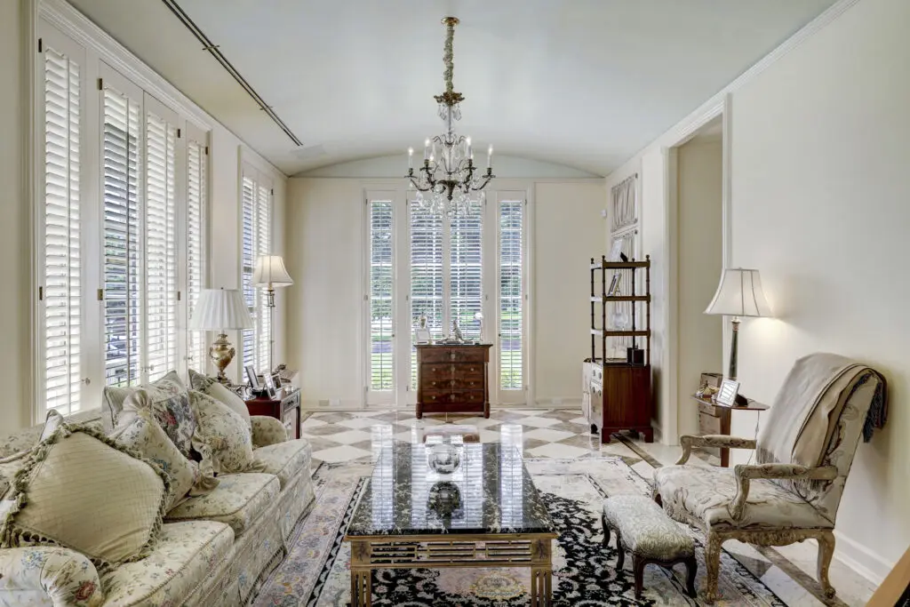 A sun room in the Birdsall Briscoe home at 3425 Sleepy Hollow Court in River Oaks. (Photo by TK Images/Courtesy of Compass)