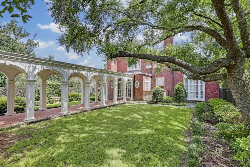 The colonnade that connects the house to the three-car garage in the Birdsall Briscoe home at 3425 Sleepy Hollow Court in River Oaks. (Photo by TK Images/Courtesy of Compass)