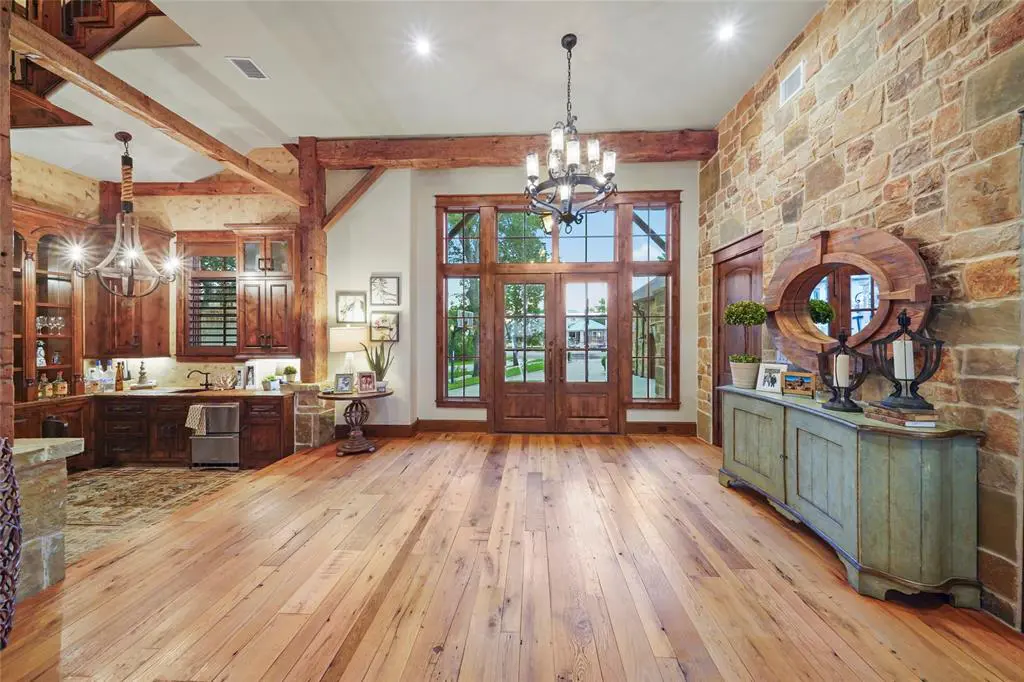 A dramatic entry to the home at 9144 Escondido Drive on Lake Conroe. (Photo by EmoMedia/Compass)