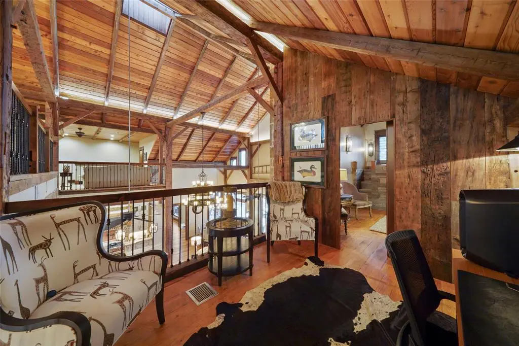 The second floor at 9144 Escondido Drive on Lake Conroe. (Photo by EmoMedia/Compass)