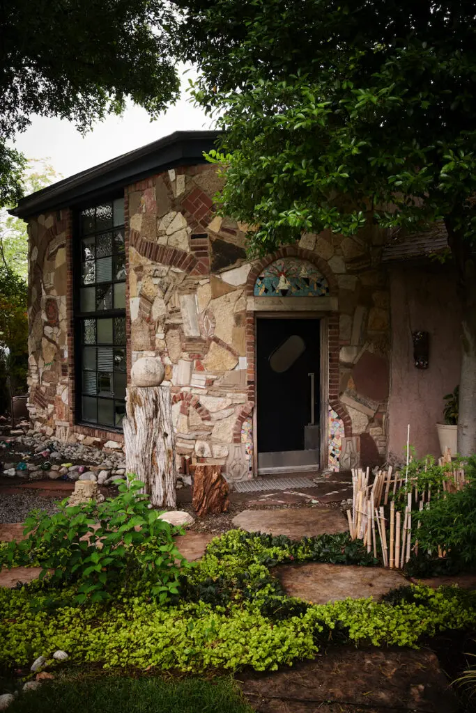 A 1930s garage apartment was converted into this garden cottage in the 1980s. (Photo by Pär Bengtsson)
