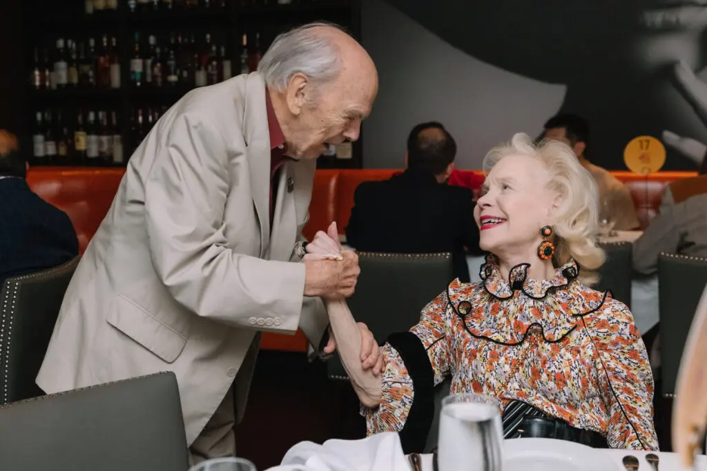 Two Houston icons: artist David Adickes, philanthropist Lynn Wyatt  at the Steak 48 fall fête doubling as kick-off for the Houston Arts Alliance Gala, 2023 (Photo by Johnny Than)