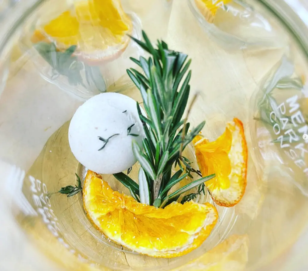 Instant cocktail, no bartender required with MyDrinkBomb.