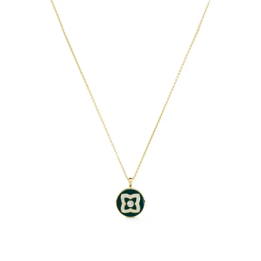 To celebrate spring, De Beers added blues and greens to the Collection.