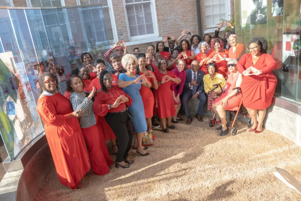 Members of Delta Sigma Theta Sorority join Mayor Sylvester Turner in the unveiling of the monument dedicated to the legendary trailblazer, Barbara Jordan. Jordan was a proud Delta (Photo by Ken Jones Photography/Dennis Rogers)