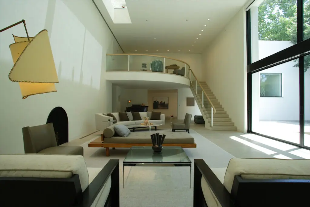 A renovated Edward Larrabee Barnes house in Dallas. (photo by Steve Wrubel)