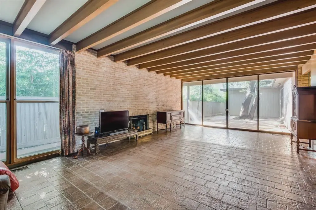 Mature trees and sunny courtyards are a focal point at 3909 Euclid.