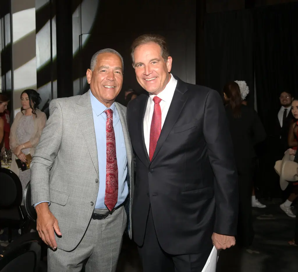 Kelvin Sampson and Jim Nantz are friends and Nantz plans to use some rare free time to follow Sampson's UH basketball team during the NCAA Tournament again this spring,