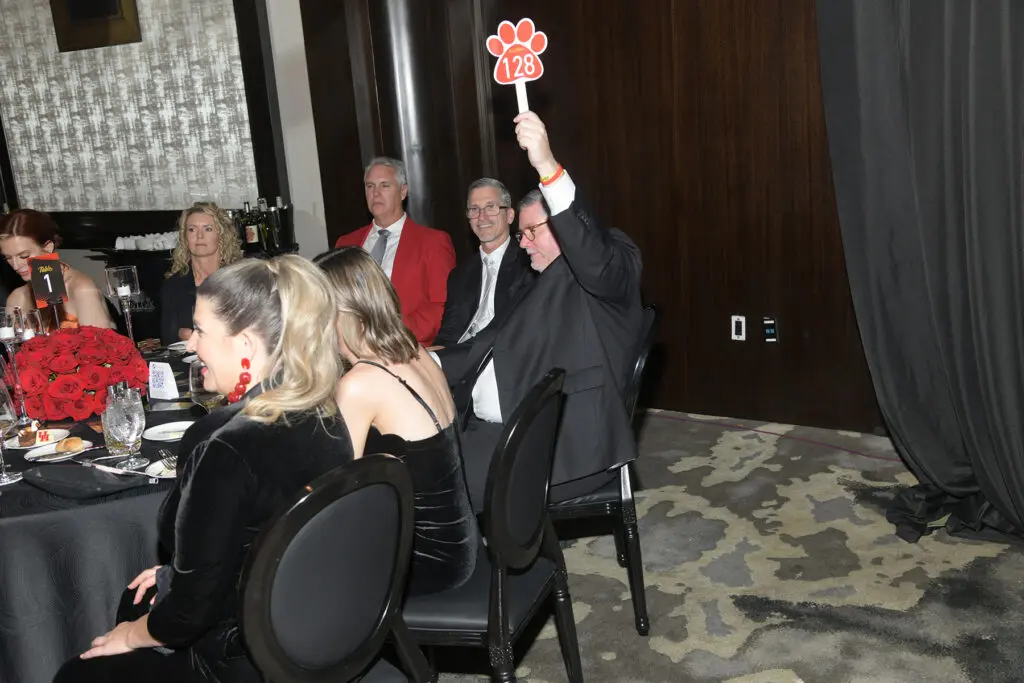 The bidding was fast and the dollar values high at the UH Hall of Honor gala. (Photo by Eddy Matchette/Courtesy UH Athletics)