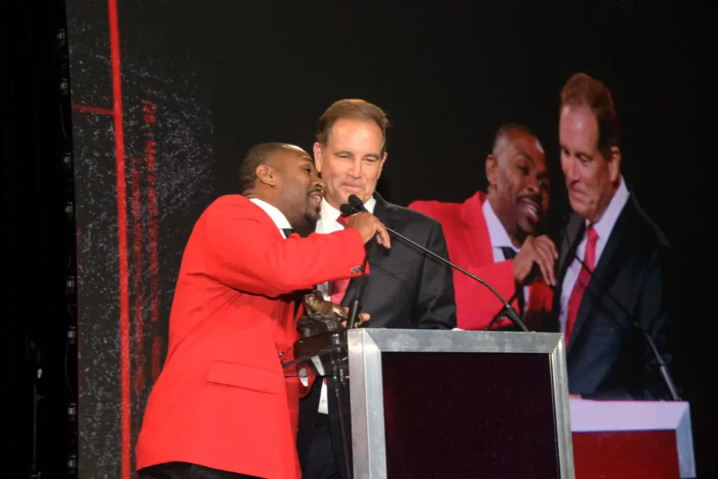 Jim Nantz shared his microphone with UH baseball great Michael Bourn. (Photo by Eddy Matchette/Courtesy UH Athletics)