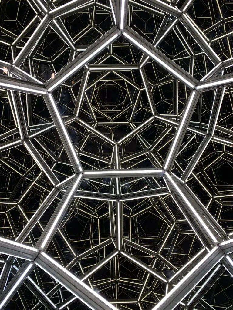 Many of the installations and sculptures use mirrors to explore the infinite.