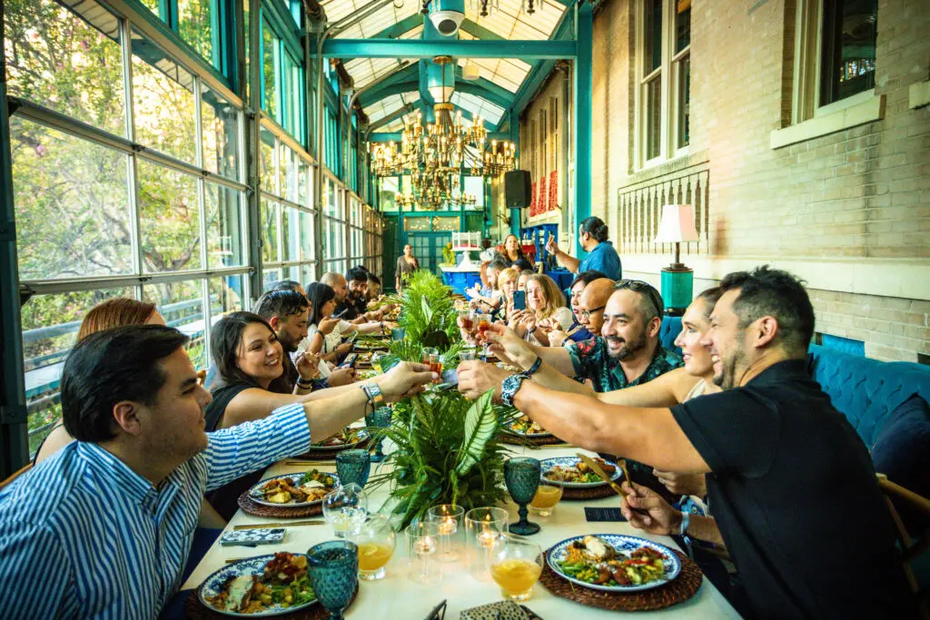 The celebration kicks off with a welcome drink that reenacts how Brugal Maestros would historically greet travelers once they arrived in the Dominican Republic. 